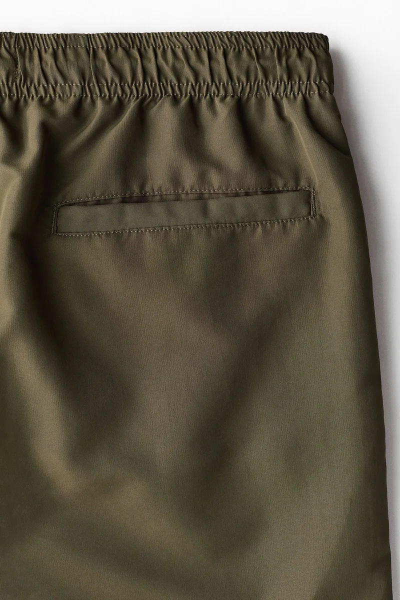 اتش اند ام شورت سباحة